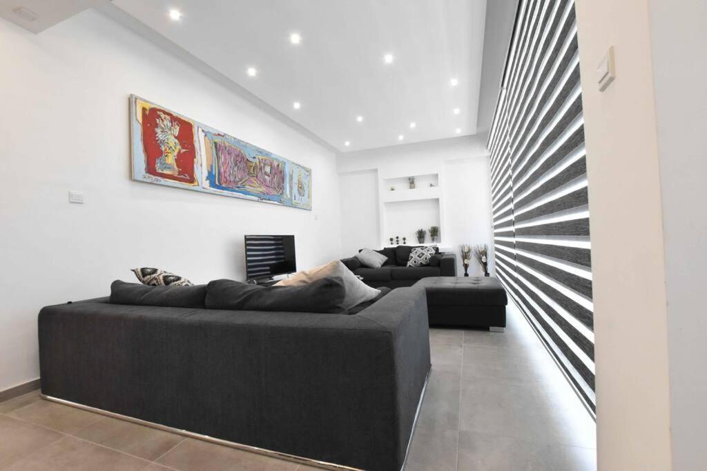 Glabur Stays - The Luxurious 3 Bdr - Cozy Apt Newly Renovated, Nicosia City Agios Dhometios Exterior photo